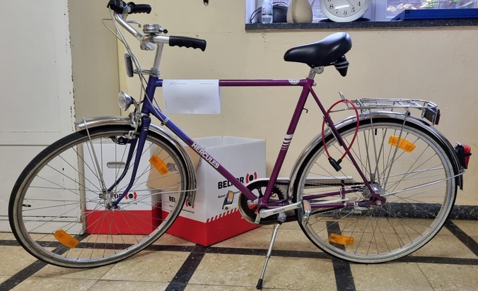POL-NI: Stadthagen: Polizei sucht die Eigentümer von zwei Fahrrädern