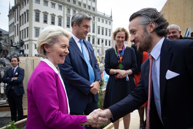 EU-Präsidentin von der Leyen sieht Fuggerei als Vorbild für den Wiederaufbau der Ukraine