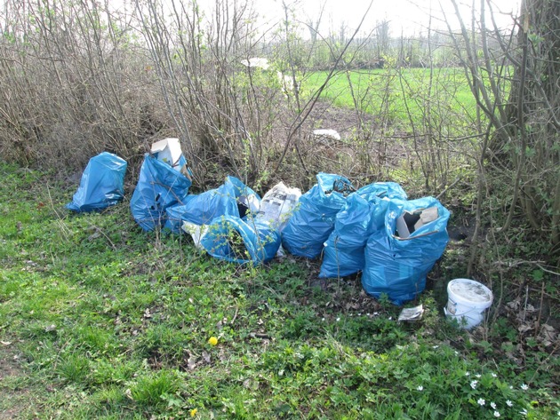 POL-SE: Elmshorn  - Illegale Müllablagerung, Zeugen gesucht