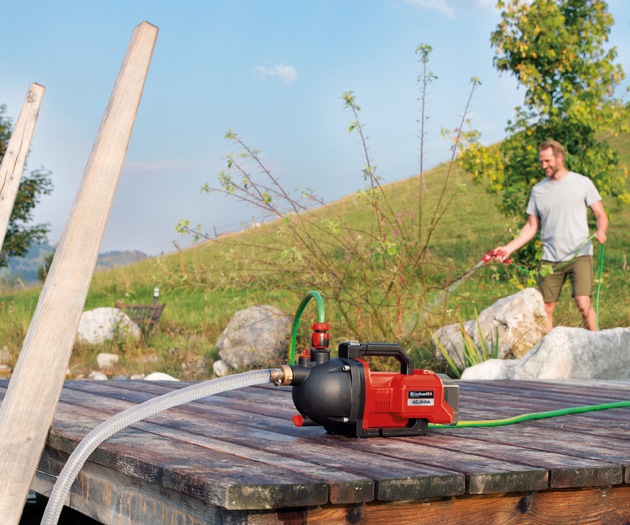 Watering the garden - now without cables! With the AQUINNA cordless garden pump from Einhell