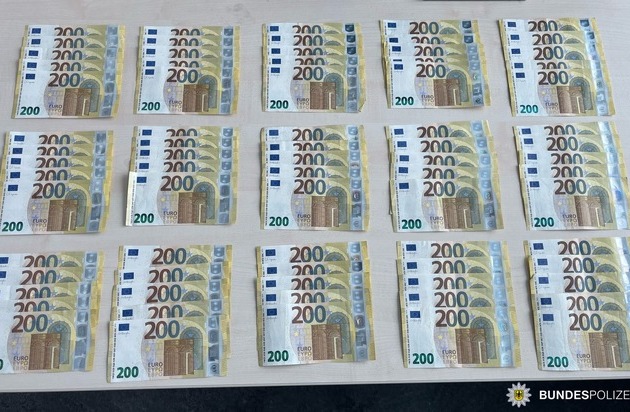 Bundespolizeidirektion München: 15.000 Euro im ICE gefunden / Ehrliche Finderin informiert Bundespolizei