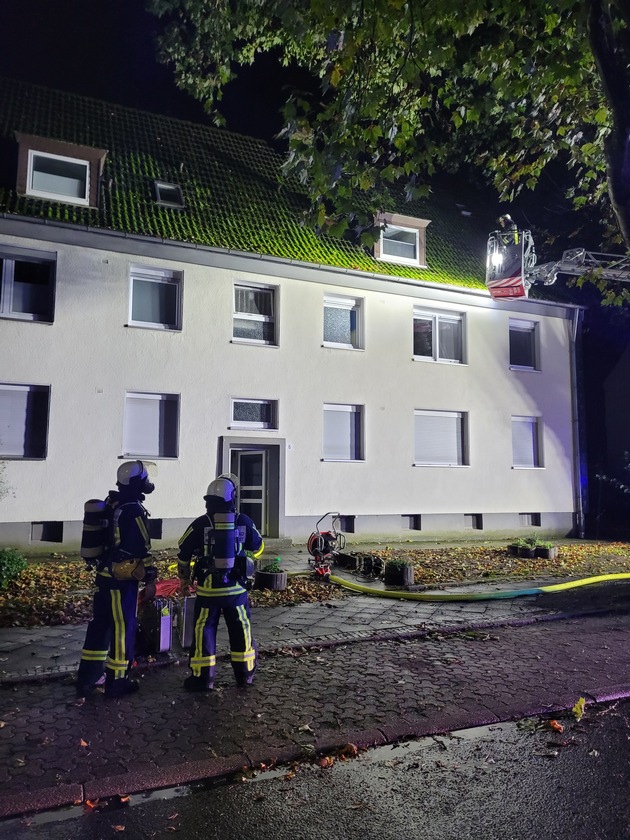 FW-BO: Feuer mit Menschenleben in Gefahr