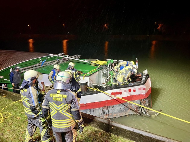 FW Hünxe: Kollision zweier Schiffe - Havarie auf dem Wesel-Datteln-Kanal