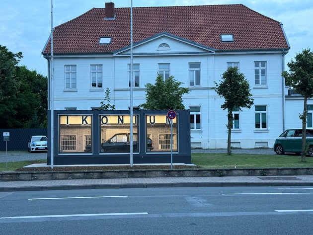 POL-EL: Lingen - &quot;Ikonium&quot; kehrt zurück vor das Polizeigebäude (Fotos)