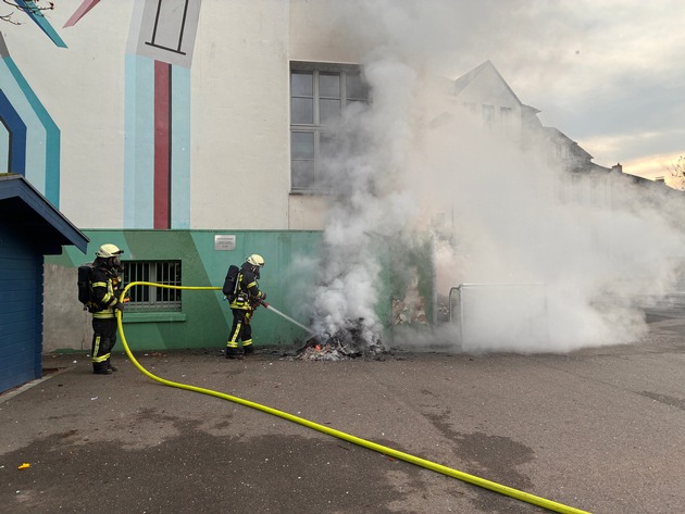 FW-MH: FW-MH: Kleinbrand an Schule