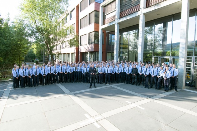 POL-BN: So viele junge neue Polizeibeamtinnen und -beamte wie seit Hauptstadtzeiten nicht mehr: 127 junge Polizeibeamtinnen und -beamte unterstützen ab sofort die Bonner Polizei