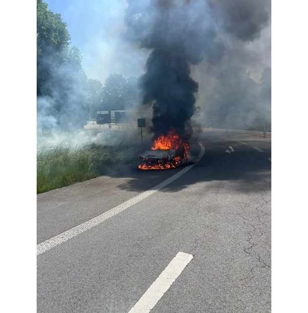 FW-DO: PKW in Vollbrand auf der B236