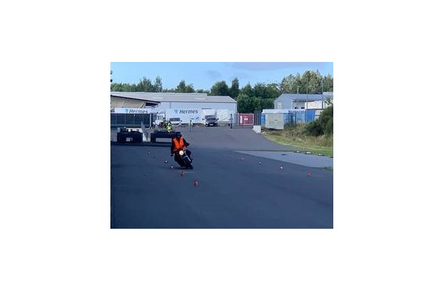 POL-PPTR: Motorradfahren mit der Polizei und Fahrlehrern