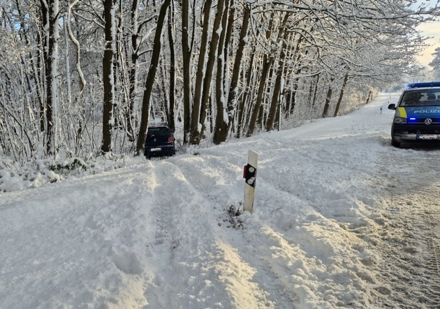 POL-CUX: Mehrere Einbruchstaten im Stadtgebiet Cuxhaven +++ Zahlreiche Unf&auml;lle auf Grund des Winterwetters +++ Briefkasten der deutschen Post gestohlen