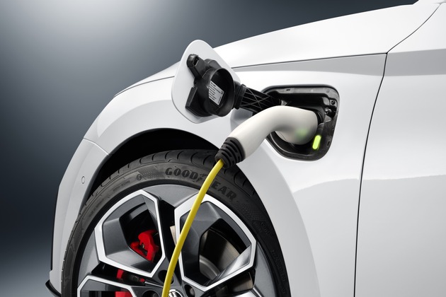 Neuer OCTAVIA RS iV mit Plug-in-Hybridantrieb ist das SKODA Highlight auf dem Genfer Auto-Salon (FOTO)