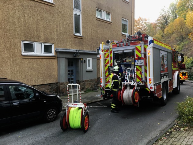 FW-EN: Backofen brannte in einer Wohnung - Gemeldeter Wohnungsbrand in der Harkortstraße