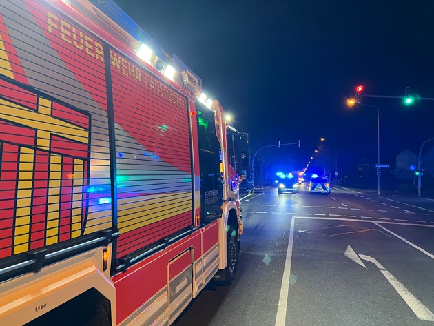 FW Paderborn: Brand mehrerer M&uuml;llcontainer direkt am Wohngeb&auml;ude