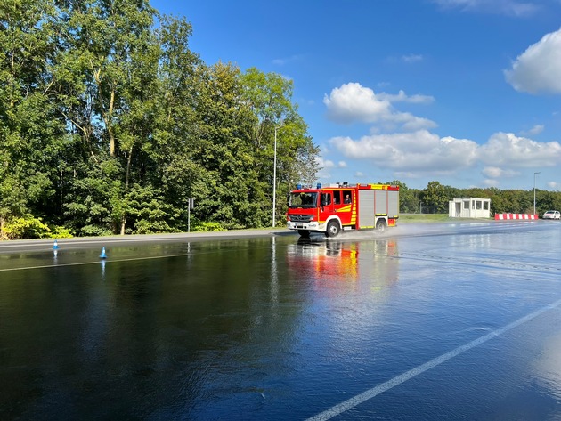 FW-WRN: 12 Kameraden der Feuerwehr Werne besuchen Fahrsicherheitstraining