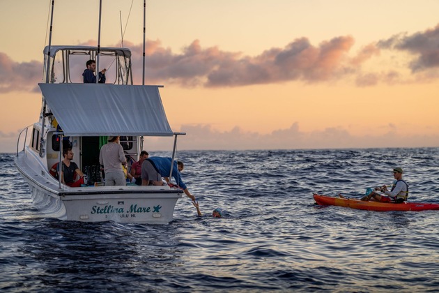 Forty-seven kilometers in the Pacific at night / Nathalie Pohl the First German Woman to Complete the Kaiwi Channel