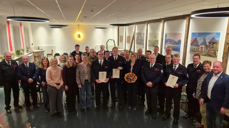 FW Ense: Feuerwehr Ense verabschiedet Leiter der Feuerwehr - Wechsel in der Wehrführung