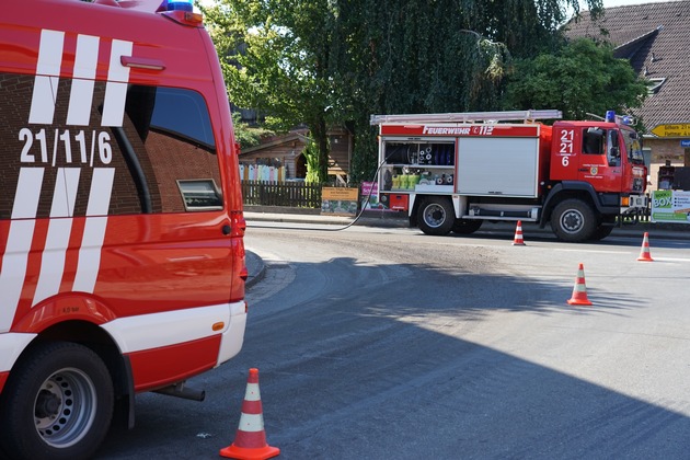 FW Flotwedel: Feuerwehr Langlingen beseitigt Güllespur im Rahmen der Gefahrenabwehr