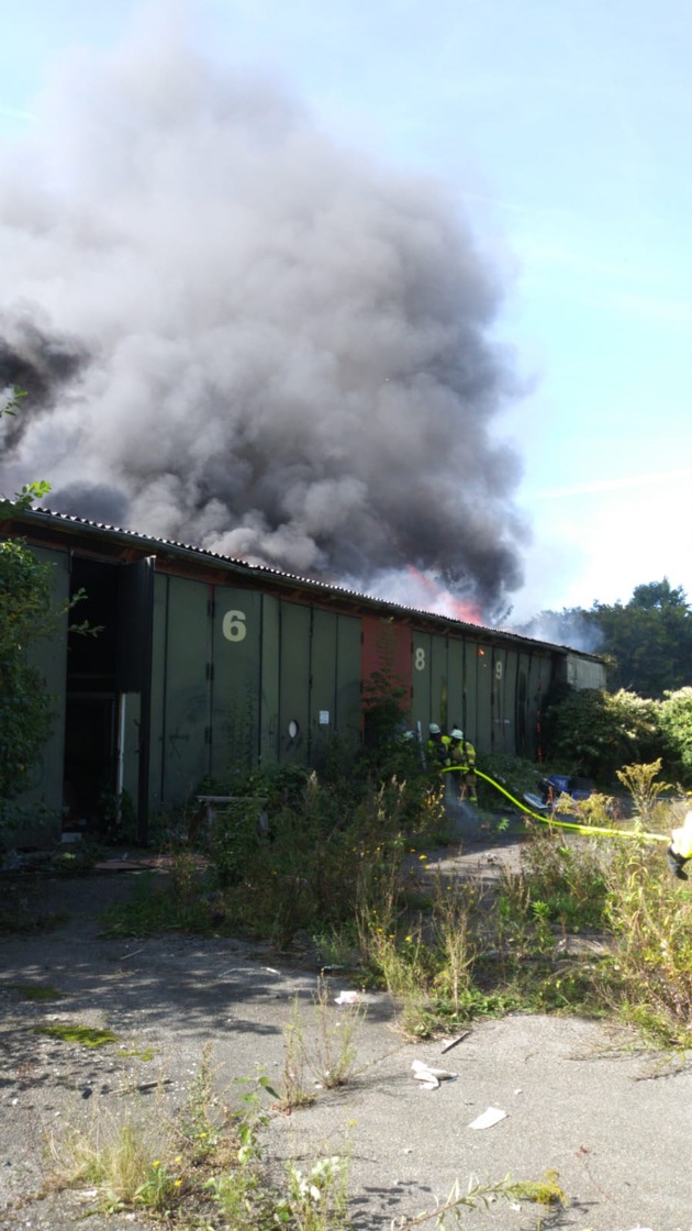 POL-STD: Brand einer Lagerhalle in Stade --- Einbruch in Buxtehuder Gemeindehaus