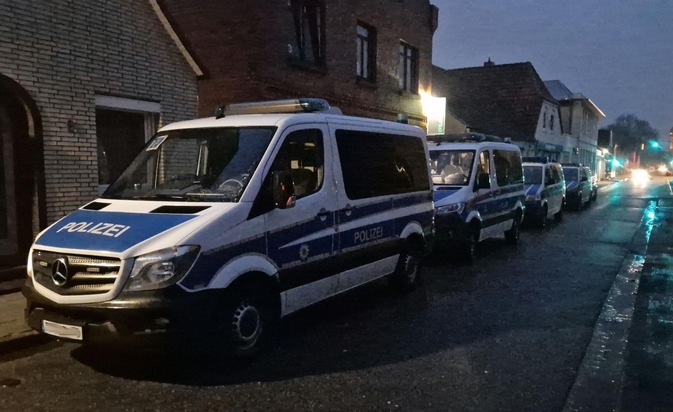 BPOL Rostock: Gemeinsame Pressemitteilung der Staatsanwaltschaft Itzehoe und der Bundespolizeiinspektion Kriminalitätsbekämpfung Rostock Bundespolizei gelingt erneut Schlag gegen Schleusungskriminalität