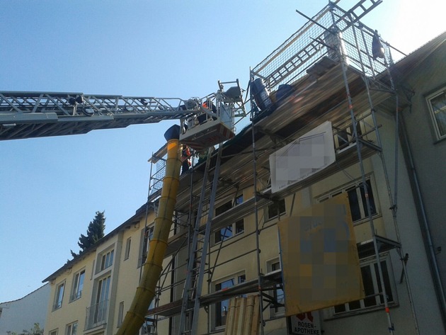 FW-Erkrath: Rettungsaktion vom Dach