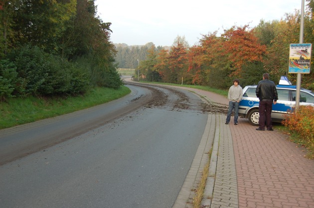 POL-STH: Gefahr durch Straßenverschmutzung ! Warnung der Polizei an alle Verkehrsteilnehmer