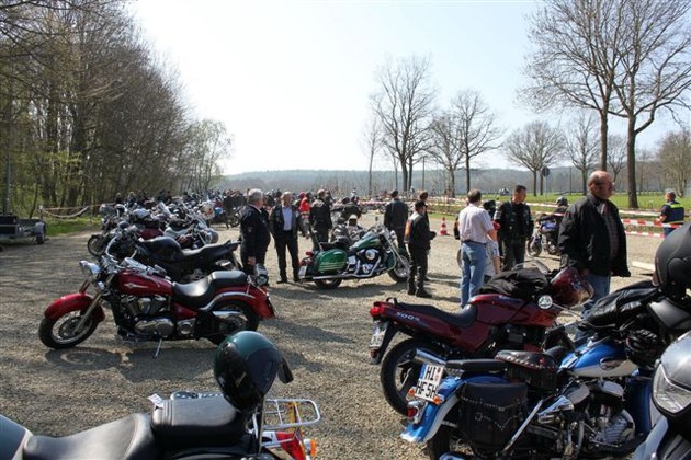 POL-HI: Pressevorankündigung 5.Biker-Präventionstag: Biker- Protestkorso &quot;gegen RASER am Weinberg&quot; und &quot;BIKER spenden BLUT für BIKER&quot;