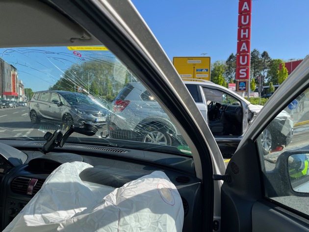 POL-MG: Unfall an der Odenkirchener Stra&szlig;e