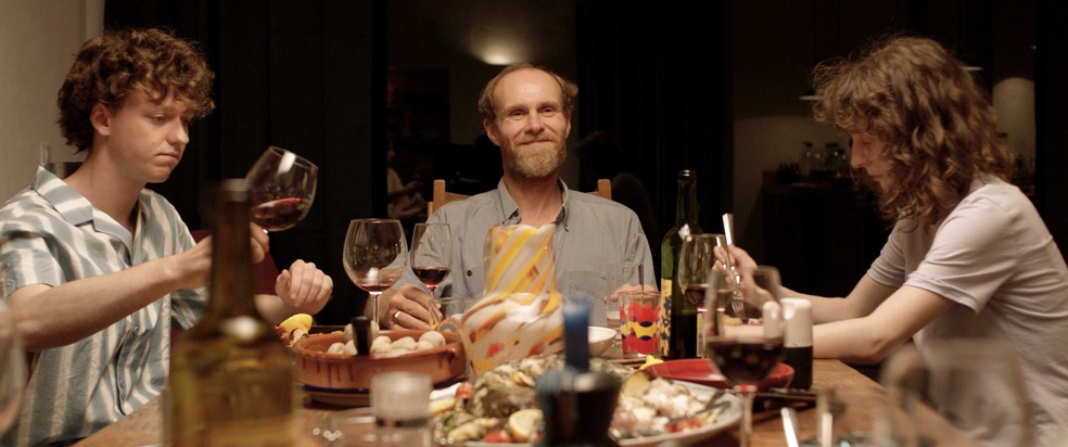 Preisgekr&ouml;nter Deb&uuml;tfilm "Sonnenpl&auml;tze" mit Juliane K&ouml;hler / Ab 27. April in der ARD Mediathek und am 3. Mai im Ersten