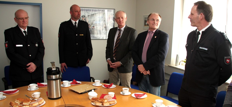 POL-HM: Amtseinführung von Wolfgang Römer als Dienststellenleiter der Polizeistation Hess. Oldendorf