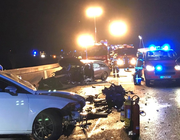 KFV-CW: Schwerer Verkehrsunfall auf den Nagolder Viadukt - Ein Toter und vier Schwerverletzte