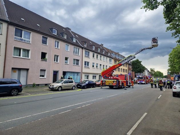 FW-GE: Feuerwehr Großeinsatz in Gelsenkirchen Schalke