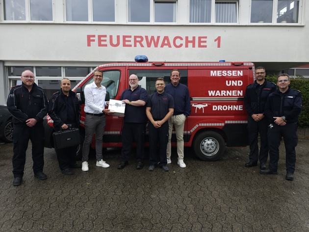 FW-AR: Technik für mehr Sicherheit / Feuerwehr Arnsberg erhält zusätzliche Drohne durch großzügige Spende