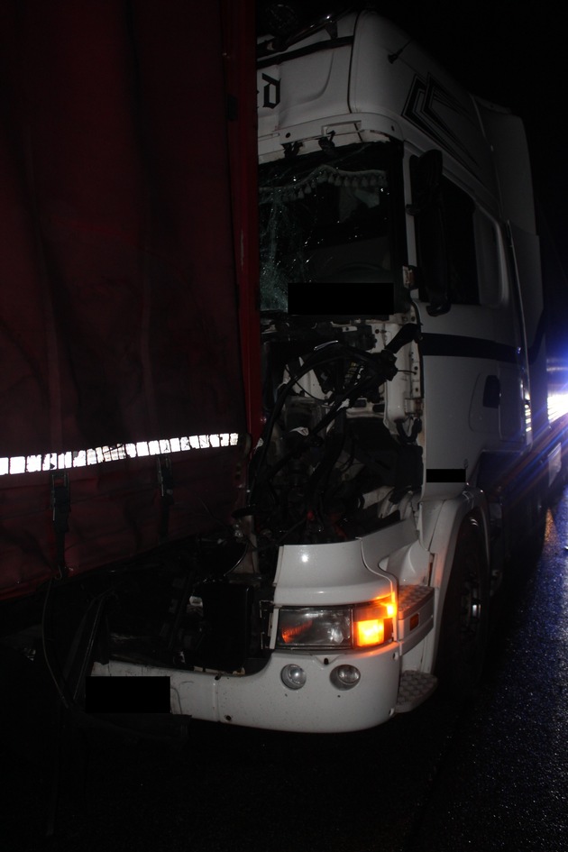 POL-PDKL: A6/Kaiserslautern, Unfall wegen Pannenfahrzeug - Hoher Sachschaden