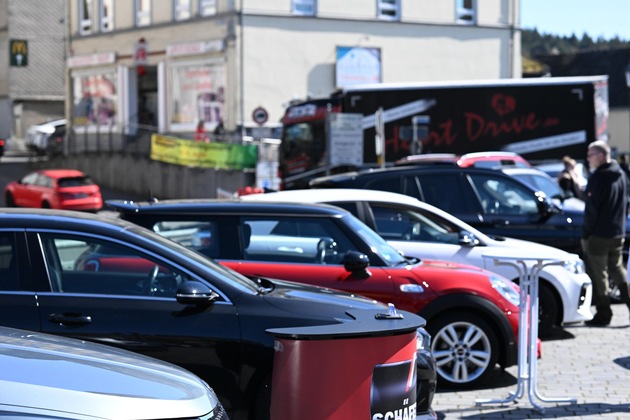 Fr&uuml;hlingsmarkt, verkaufsoffener Sonntag und Autoschau: Weilburg wird zur B&uuml;hne f&uuml;r Mobilit&auml;t und Erlebnis