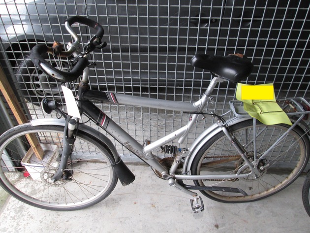 POL-WHV: Eigentümer gesucht - Polizei stellt Fahrräder sicher (mit Bildern)