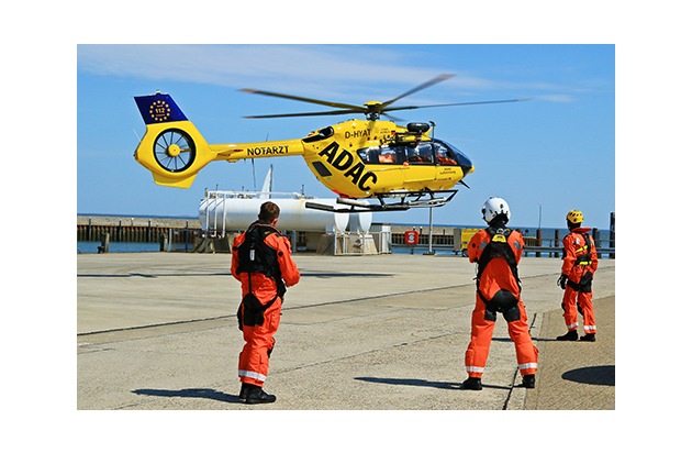 Windentraining der ADAC Luftrettung aus Sande