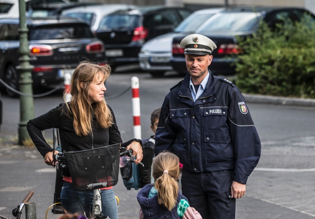 POL-D: Oberkassel - Neues Gesicht für den Bezirksdienst im Linksrheinischen - &quot;Kind der Inspektion Mitte&quot; Enno Schüler stellt sich vor