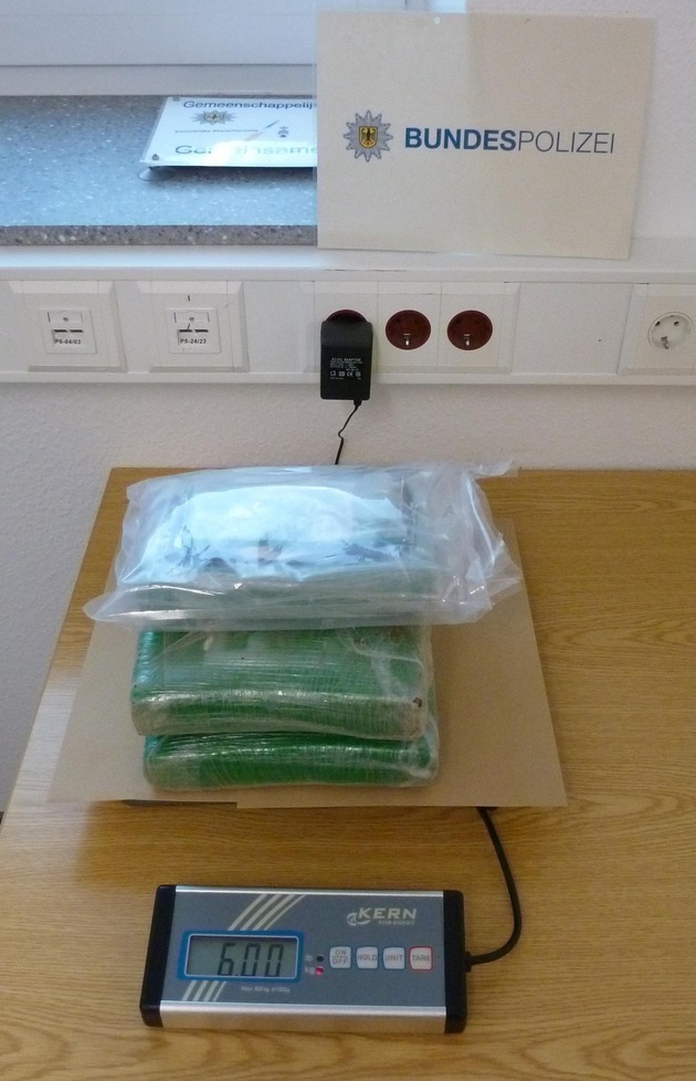 BPOL NRW: Fahndungserfolg der Bundespolizei; Italiener mit fünf Kilogramm Kokain im Wert von 254.000 Euro auf der A 61 festgenommen