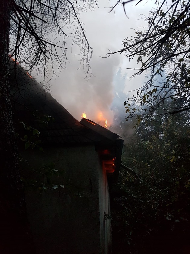 POL-ME: Wohnhausbrand durch Brandstiftung - Velbert - 1809112