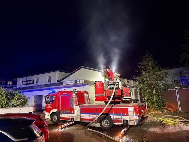 FW Osterholz-Scharm.: Dachstuhlbrand