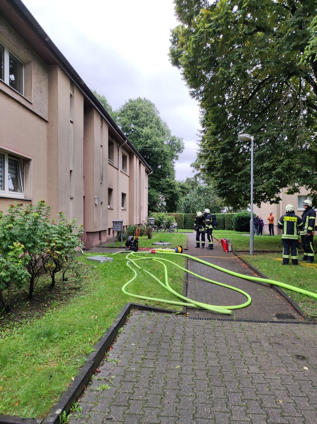FW-MH: Zimmerbrand in Mülheim Styrum, zwei Verletzte
