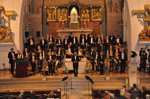 POL-PPWP: Dirigent und Orchester verzaubern Besucher des Adventskonzerts