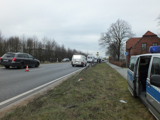 POL-SE: Elmshorn: Kennzeichendieben und Urkundenfälschern auf der Spur -  Elmshorner Polizei überprüft 900 Fahrzeuge bei mehrtägigem Kontrolleinsatz