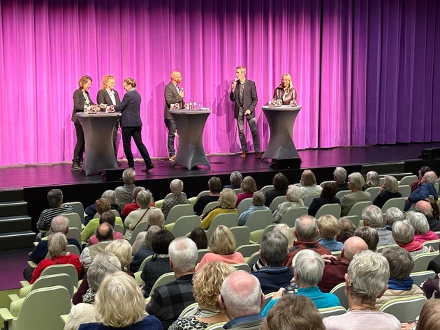 POL-EL: Lingen - Theaterstück &quot;Leg einfach auf!&quot; sensibilisiert hunderte Besucher für Betrugsmaschen am Telefon