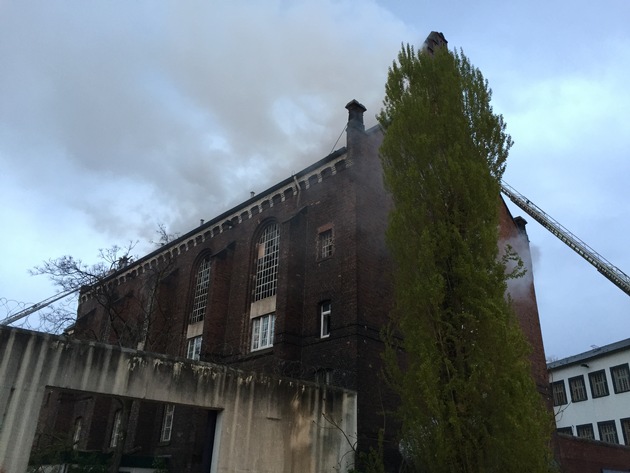 FW-D: BRAND in der ehemaligen JVA Ulmer Höhe
Feuerwehr mit Großaufgebot im Einsatz