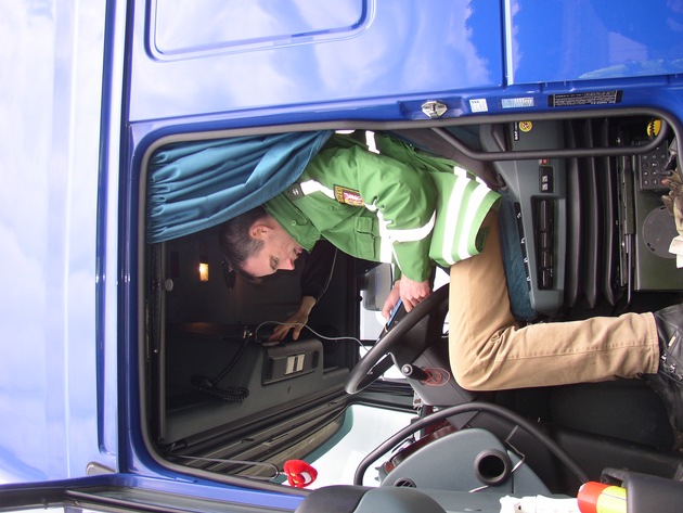 POL-WL: Autobahnpolizei stoppt mehrere Lkw&#039;s mit manipulierten Fahrtenschreibern und Geschwindigkeitsbegrenzern