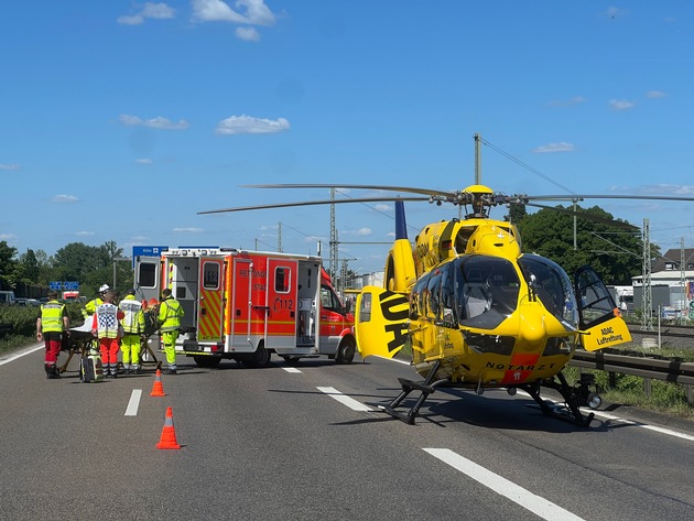 FW-BN: Verkehrsunfall auf der A 59 - acht verletzte Personen.
