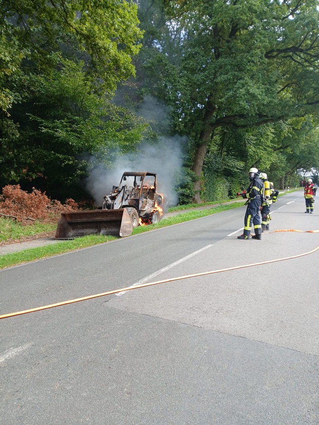 FW-Schermbeck: Radlader brannte
