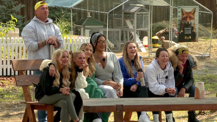 Stallarbeit, Flirts &amp; Fehltritte: So beginnt der &quot;Der Promihof&quot;