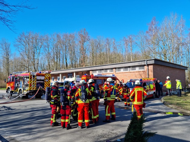 FW Bad Segeberg: LeVo Park Landesunterkunft - vermeintlicher Gasaustritt löste Feuerwehreinsatz aus