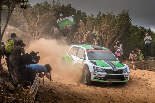 Doppelsieg bei der Rallye Italien: SKODA besteht die ultimative Härteprüfung (FOTO)